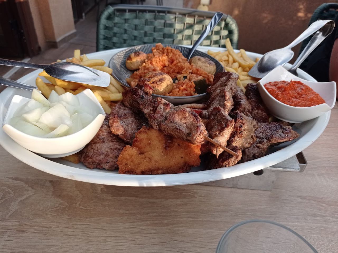 GRILL RESTAURANT