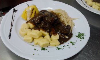 ISTARSKI SPECIJALITETI / ISTRIAN SPECIALTIES / SPECIALITÀ ISTRIANE