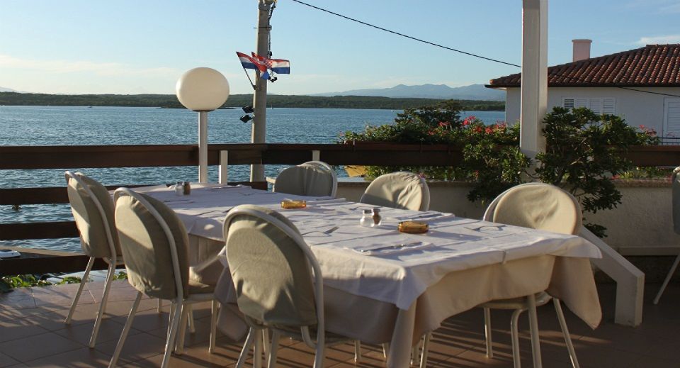 3 razloga za posjet restoranu Oleandar na Krku: Riblja juha, pogled na more i domaća tjestenina