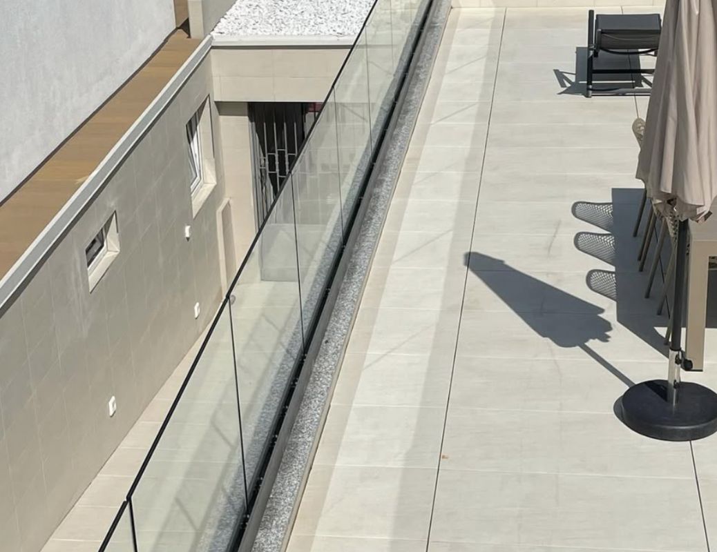 Zašto je staklo ponovno zvijezda modernih interijera i eksterijera