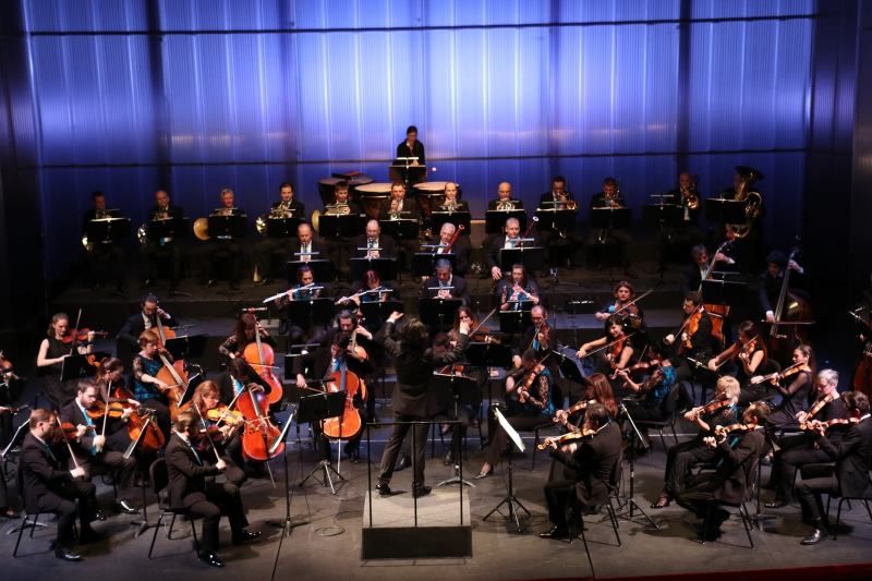 Novogodišnji koncert: Orkestar Opere i Yordan Kamdzhalov vode Vas Od manueta i valcera od bolera