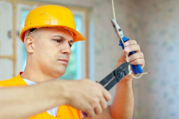 Elektroinstalater (m/ž)