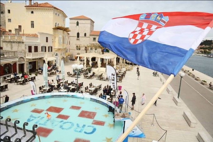 Pogled u plavo dolazi na Rab