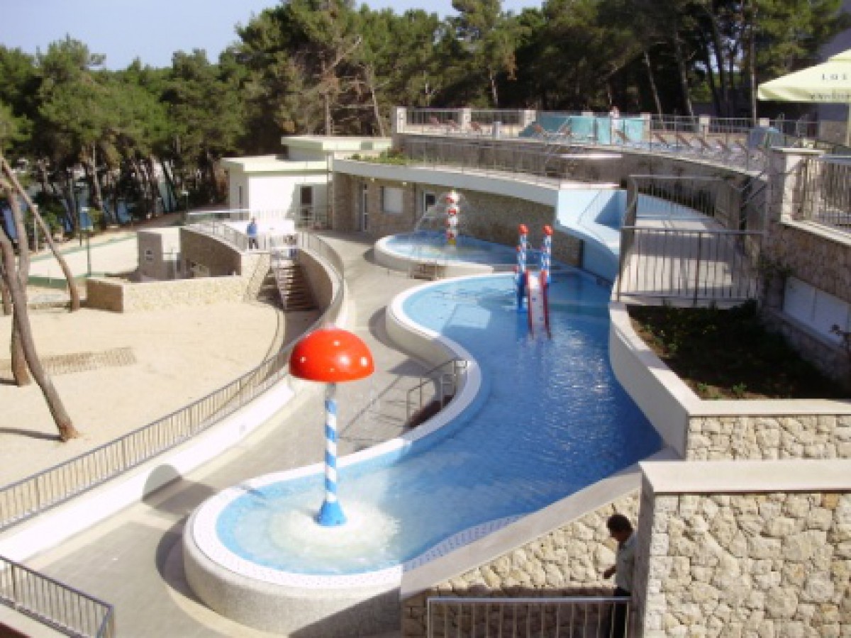 Vespera M. Lošinj obnovljen bazenski kompleks s morskom vodom